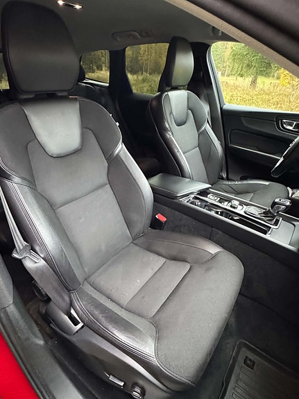 Volvo XC60 8 of 17