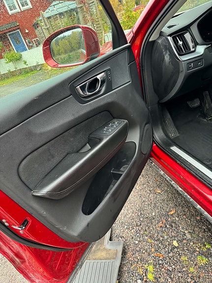 Volvo XC60 4 of 17