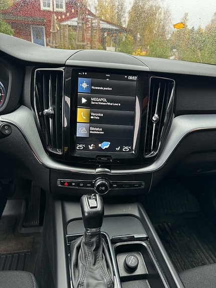 Volvo XC60 3 of 17