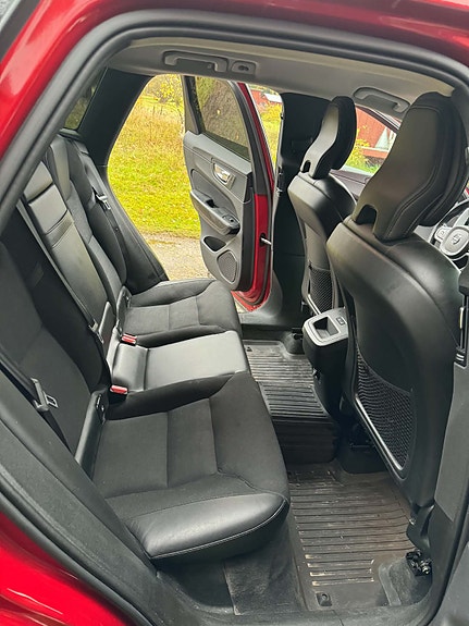 Volvo XC60 11 of 17