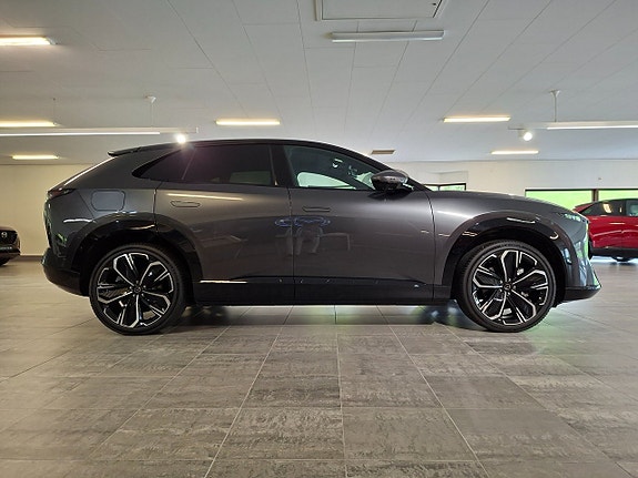Mazda CX-6e 12 of 22