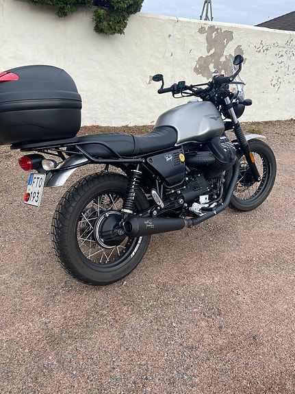 Moto Guzzi V7 III 2 of 4