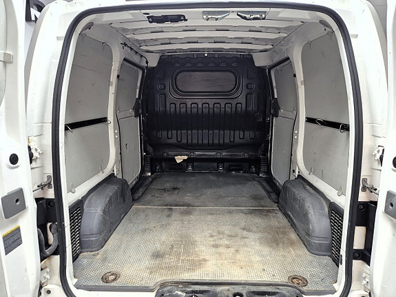 Nissan NV200 9 of 26