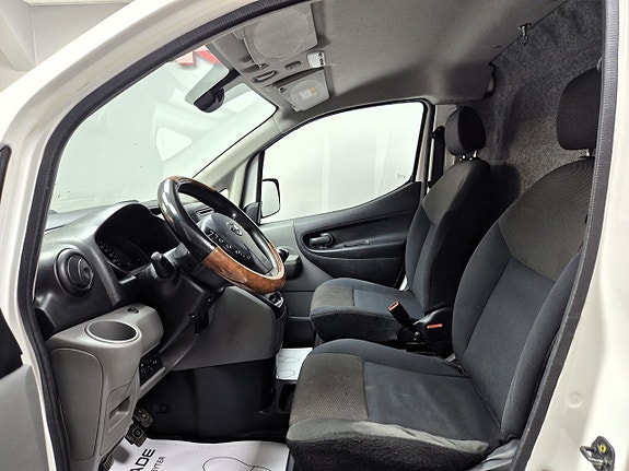 Nissan NV200 13 of 26