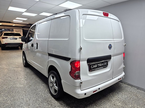 Nissan NV200 4 of 26