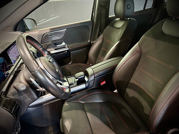 Mercedes-Benz GLA 200 4 of 16