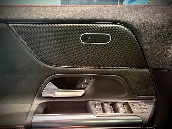 Mercedes-Benz GLA 200 8 of 16