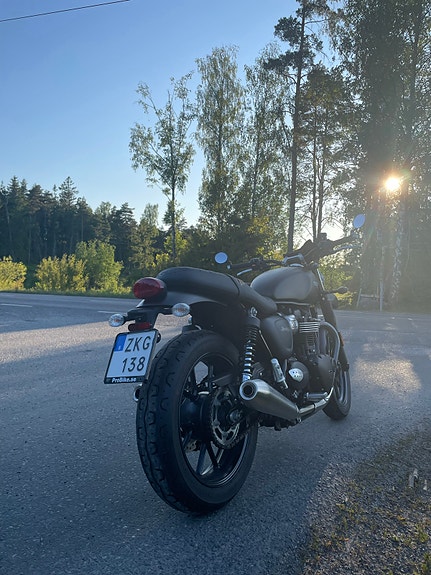 Triumph STREET TWIN 6 of 8