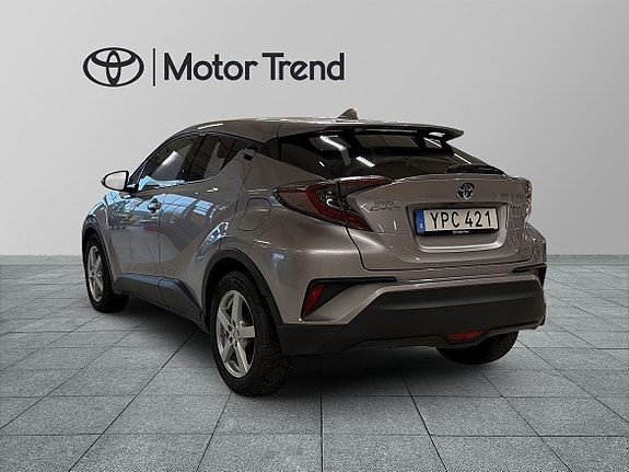Toyota C-HR 3 of 21
