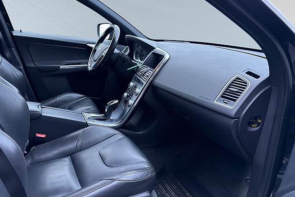 Volvo XC60 10 of 30