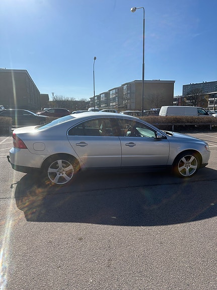 Volvo S80 3 of 8