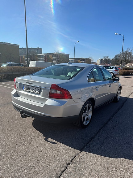 Volvo S80 4 of 8