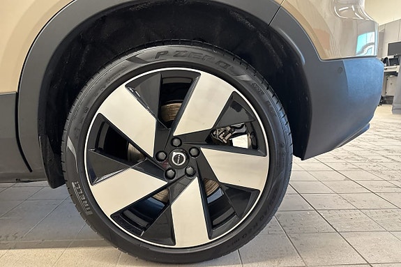 Volvo EX40 20 of 28
