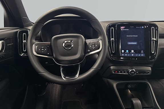 Volvo EX40 11 of 28