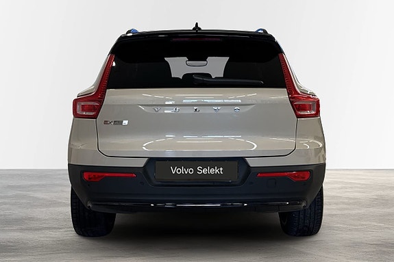 Volvo EX40 8 of 28
