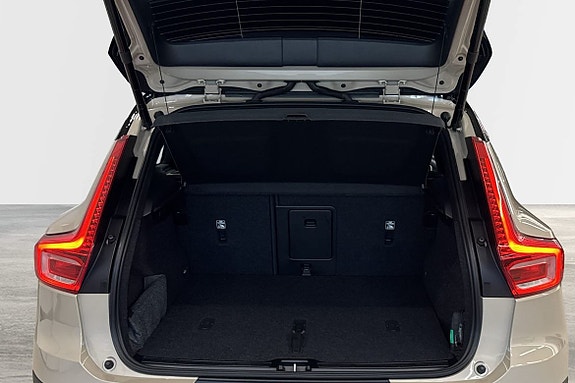 Volvo EX40 14 of 28