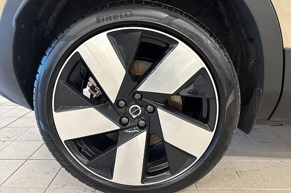 Volvo EX40 19 of 28