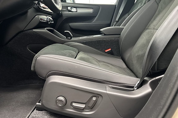 Volvo EX40 23 of 28