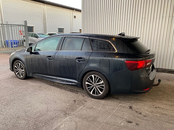 Toyota Avensis 2 of 2