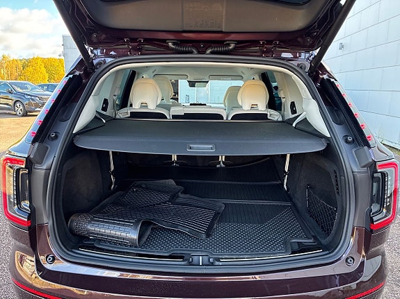 Volvo EX90 13 of 18