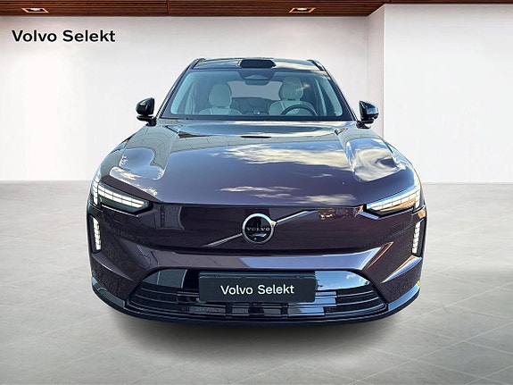 Volvo EX90 8 of 18