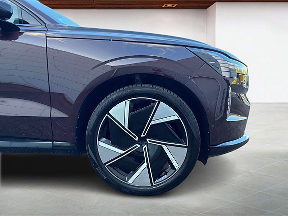 Volvo EX90 9 of 18