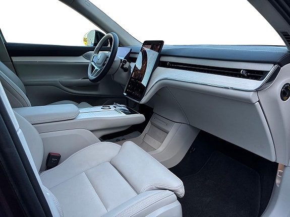 Volvo EX90 4 of 18