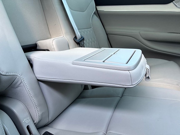 Volvo EX90 16 of 18