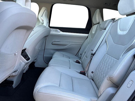 Volvo EX90 6 of 18