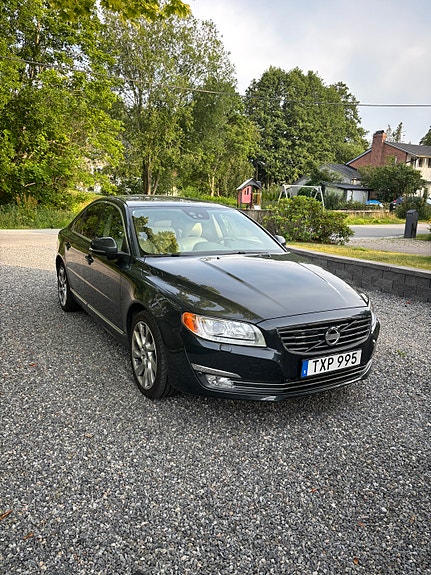 Volvo S80 2 of 7