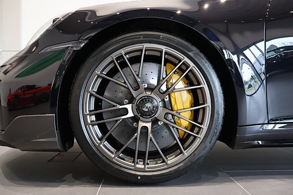 Porsche 911 Turbo S 4 of 11