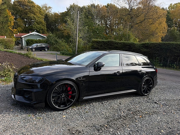 Audi RS4 2 of 13