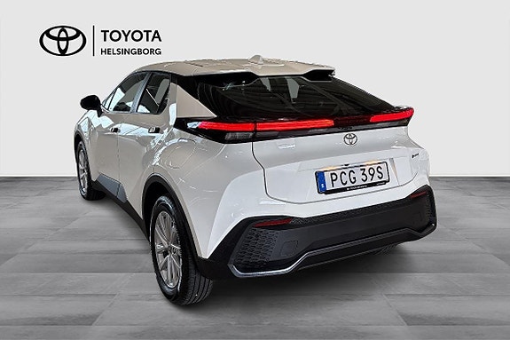 Toyota C-HR 6 of 15