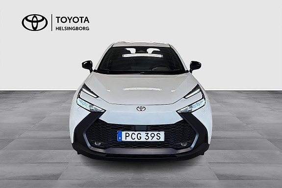Toyota C-HR 2 of 15