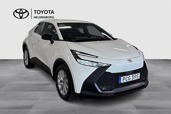 Toyota C-HR 3 of 15