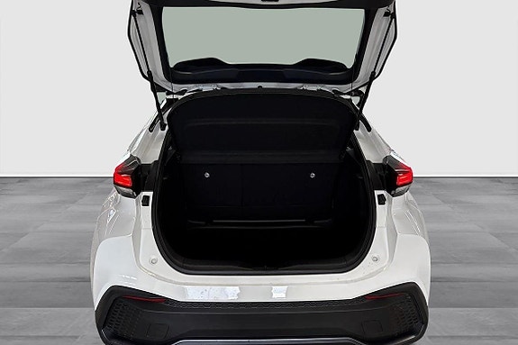 Toyota C-HR 10 of 15