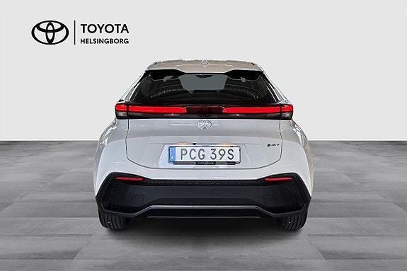 Toyota C-HR 5 of 15