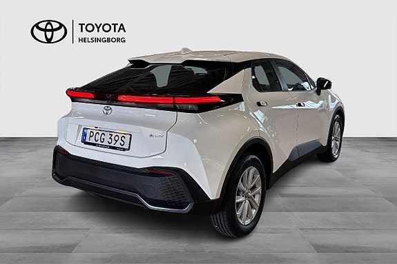 Toyota C-HR 4 of 15