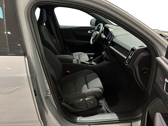 Volvo EX40 4 of 15