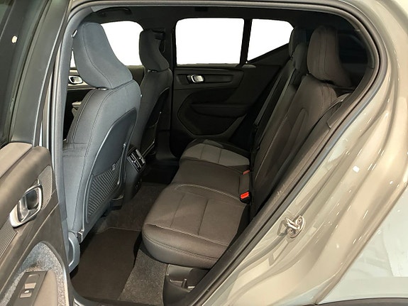 Volvo EX40 6 of 15
