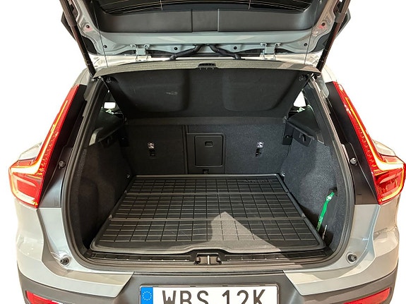 Volvo EX40 13 of 15