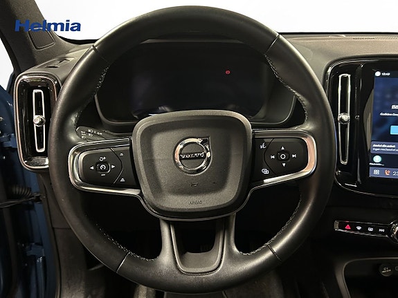 Volvo EX40 7 of 15