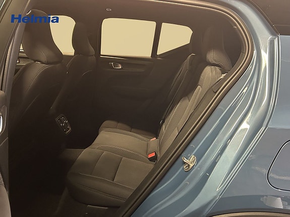 Volvo EX40 11 of 15