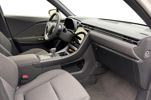Lexus LBX 6 of 20