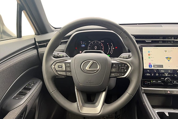 Lexus LBX 9 of 20