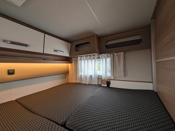 Weinsberg X-Cursion 500 MQ Pepper Edition 4-bäddar / AC i bodelen / Solcell / Automat / 150hk 12 of 21