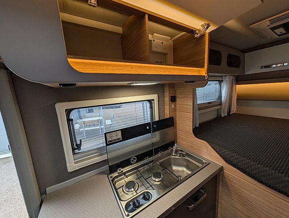 Weinsberg X-Cursion 500 MQ Pepper Edition 4-bäddar / AC i bodelen / Solcell / Automat / 150hk 9 of 21