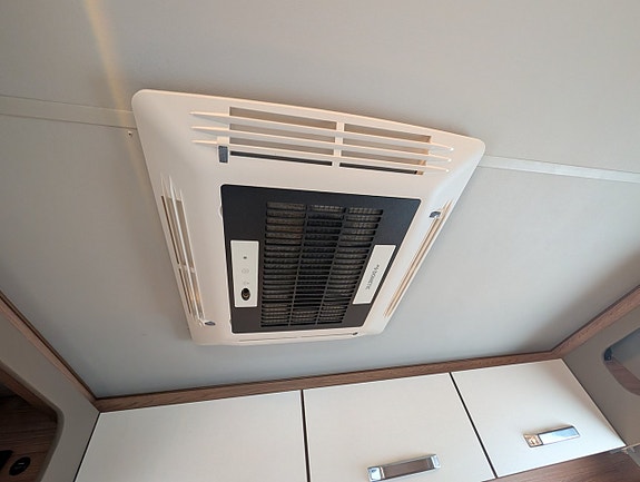 Weinsberg X-Cursion 500 MQ Pepper Edition 4-bäddar / AC i bodelen / Solcell / Automat / 150hk 14 of 21