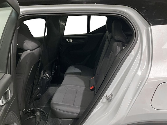 Volvo EX40 7 of 18
