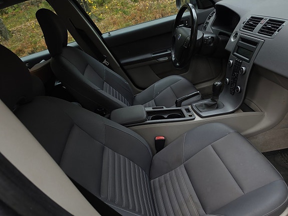 Volvo V50 5 of 15